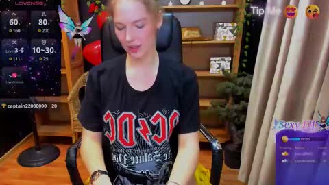 Snapshot of ghostly_temptation chatting on 02.25.25 Sweety online show from 02.25.25