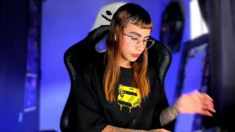 Snapshot of ghostlydolll chatting on 09.30.25 Sara online show from 09.30.25