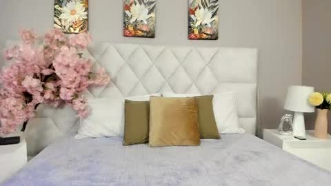 gia__evanss_ online show from 04.27.26