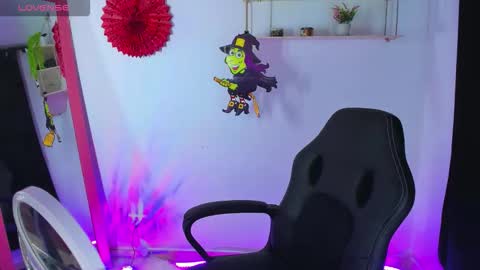 giaaaa   online show from 10.27.25