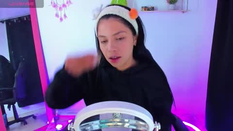 giaaaa   online show from 12.15.25