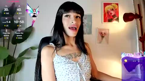 Gia  Please help me with your thumbs up its important   online show from 06.17.26