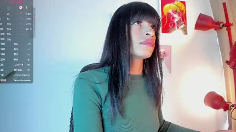 Gia  Please help me with your thumbs up its important   online show from 07.20.26
