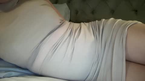 Snapshot of gia_is_horny chatting on 03.11.25 The Queen of Squirt online show from 03.11.25