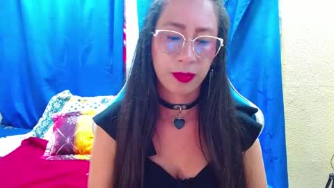 Snapshot of gia_leinn chatting on 05.13.26 Gia online show from 05.13.26