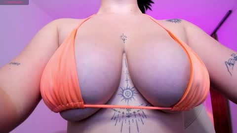 Snapshot of gia_lowry chatting on 01.14.25 Gia lowry online show from 01.14.25