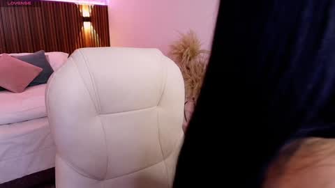 Snapshot of gia_lowry chatting on 01.29.25 Gia lowry online show from 01.29.25