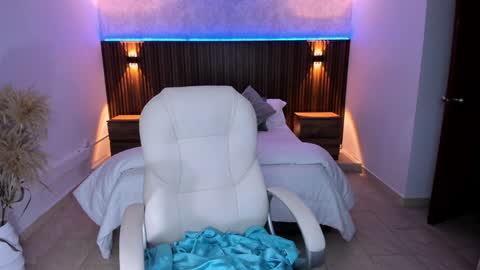 Snapshot of gia_lowry chatting on 02.04.25 Gia lowry online show from 02.04.25