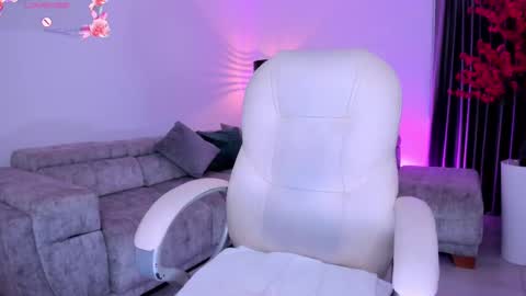 Snapshot of gia_lowry chatting on 03.08.25 Gia lowry online show from 03.08.25