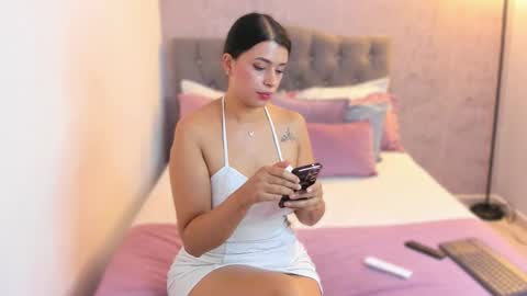 Snapshot of gia_watsonn chatting on 11.22.25 Gia online show from 11.22.25