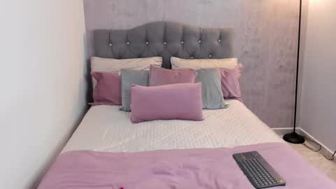 Snapshot of gia_watsonn chatting on 12.15.25 Gia online show from 12.15.25