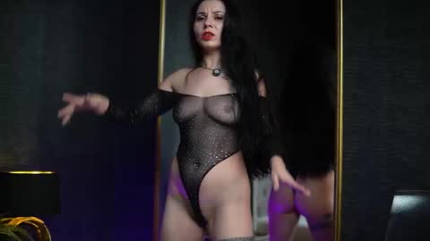  Gia  online show from 12.18.25