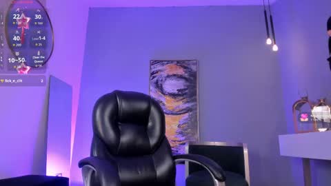 Gia Ferrera online show from 04.28.26