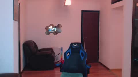 Snapshot of gianni_lion chatting on 12.20.25 Gianni online show from 12.20.25