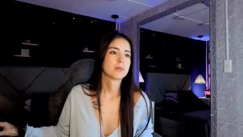 Snapshot of giapearl2 chatting on 10.10.25 Gia online show from 10.10.25