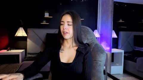 Snapshot of giapearl2 chatting on 10.21.25 Gia online show from 10.21.25