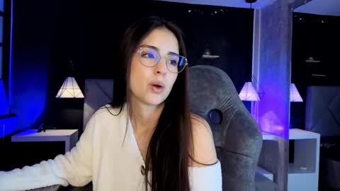 Snapshot of giapearl2 chatting on 10.23.25 Gia online show from 10.23.25