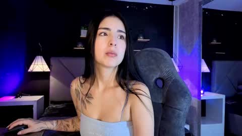 Snapshot of giapearl2 chatting on 11.07.25 Gia online show from 11.07.25