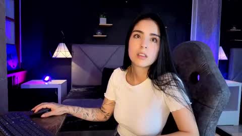 Snapshot of giapearl2 chatting on 11.12.25 Gia online show from 11.12.25