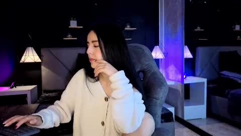 Snapshot of giapearl2 chatting on 11.14.25 Gia online show from 11.14.25