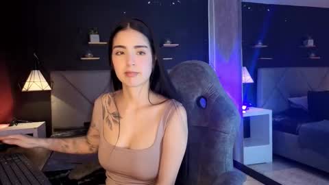 Snapshot of giapearl2 chatting on 11.20.25 Gia online show from 11.20.25