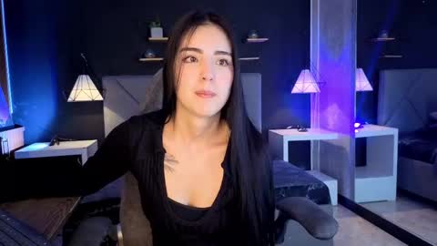 Snapshot of giapearl2 chatting on 11.23.25 Gia online show from 11.23.25