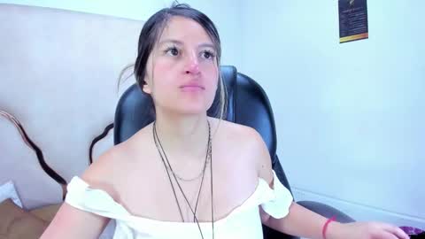 GiaRoussel online show from 10.25.25