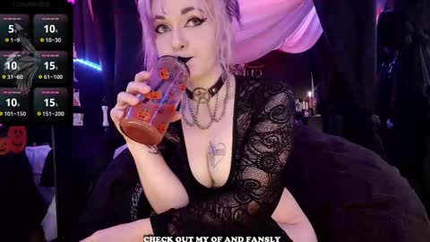 Snapshot of gigglemethis22 chatting on 09.25.25 Giggles online show from 09.25.25