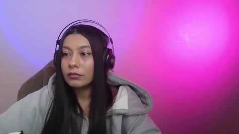 Snapshot of gigglepuff_ chatting on 12.18.25 gigglepuff_ online show from 12.18.25