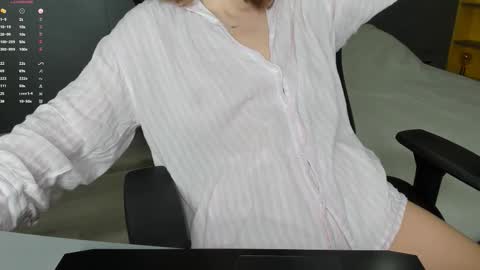 Snapshot of gigihadd chatting on 11.24.25 gigihadd online show from 11.24.25