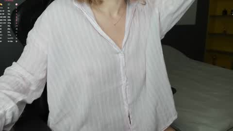 Snapshot of gigihadd chatting on 12.14.25 gigihadd online show from 12.14.25