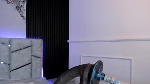 Snapshot of gigiidoll chatting on 10.25.25 Gigi Doll online show from 10.25.25