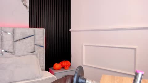 Snapshot of gigiidoll chatting on 10.30.25 Gigi Doll online show from 10.30.25