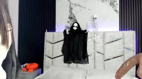 Snapshot of gigiidoll chatting on 10.31.25 Gigi Doll online show from 10.31.25