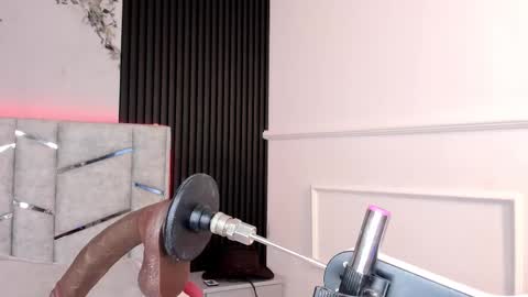 Snapshot of gigiidoll chatting on 11.04.25 Gigi Doll online show from 11.04.25