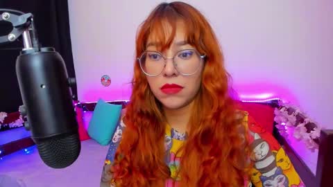 Snapshot of gigimooon chatting on 09.17.25 gigimooon online show from 09.17.25