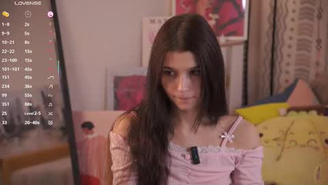 Snapshot of gimme_the_kiss chatting on 02.02.26 Mia online show from 02.02.26