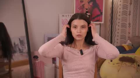 Snapshot of gimme_the_kiss chatting on 02.17.26 Mia online show from 02.17.26