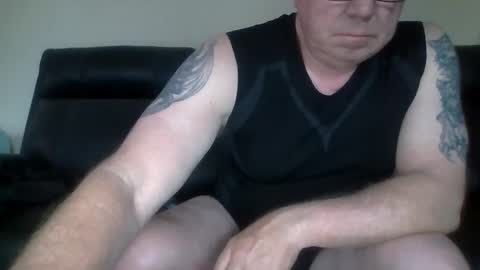 Snapshot of gimmmieoooo chatting on 12.01.25 gimmmieoooo online show from 12.01.25