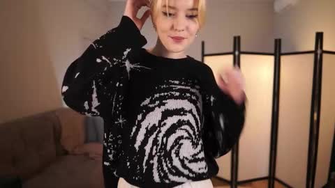 Snapshot of gin_yoon chatting on 11.14.25 Gin online show from 11.14.25