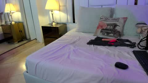 Snapshot of ginebra_ness chatting on 12.10.24 Ginebra Ness online show from 12.10.24