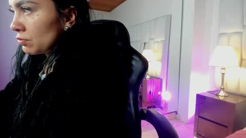 Snapshot of ginebra_ness chatting on 01.20.25 Ginebra Ness online show from 01.20.25