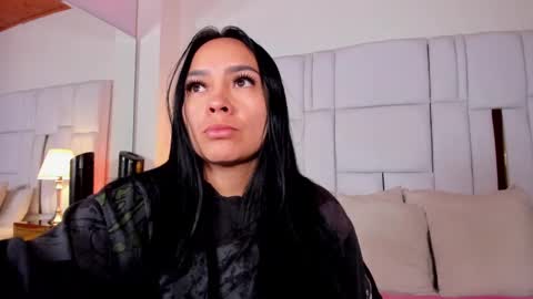 Snapshot of ginebra_ness chatting on 02.10.25 Ginebra Ness online show from 02.10.25