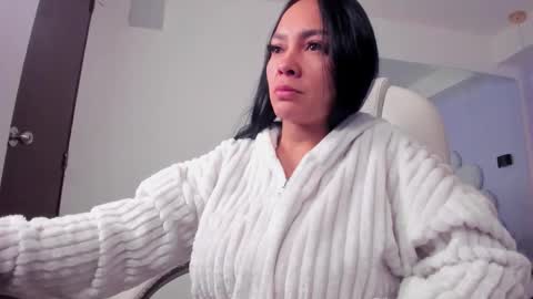 Snapshot of ginebra_ness chatting on 10.24.25 Ginebra Ness online show from 10.24.25