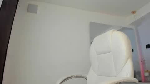 Snapshot of ginebra_ness chatting on 10.27.25 Ginebra Ness online show from 10.27.25