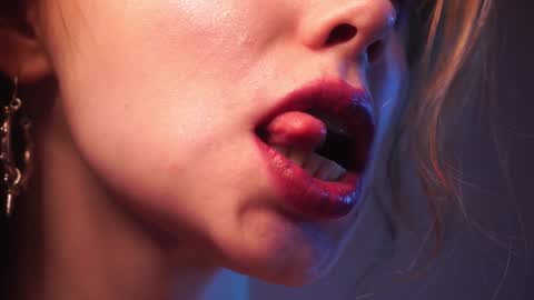        im expecting 350 thumbs up on my altar   online show from 01.06.25