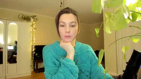 Snapshot of gingerbread__house chatting on 10.23.25 Vasilisa online show from 10.23.25