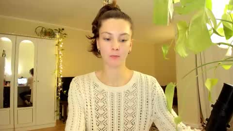 Snapshot of gingerbread__house chatting on 10.24.25 Vasilisa online show from 10.24.25