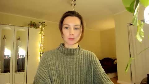 Snapshot of gingerbread__house chatting on 10.28.25 Vasilisa online show from 10.28.25