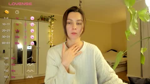 Snapshot of gingerbread__house chatting on 11.14.25 Vasilisa online show from 11.14.25